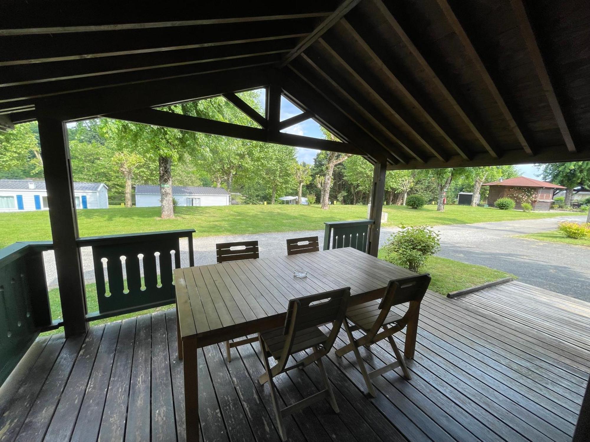 Camping Les Etoiles Saint-Sornin-Lavolps Exterior photo