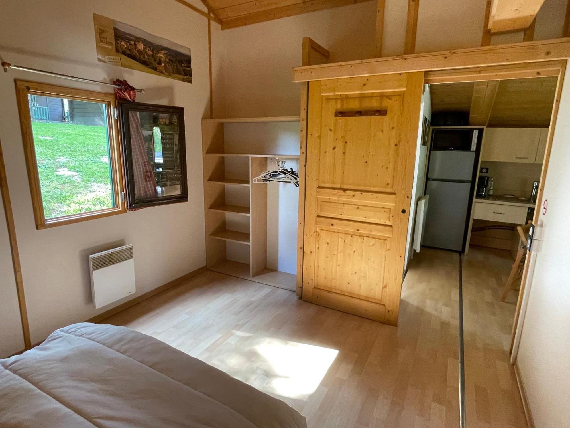 Camping Les Etoiles Saint-Sornin-Lavolps Exterior photo