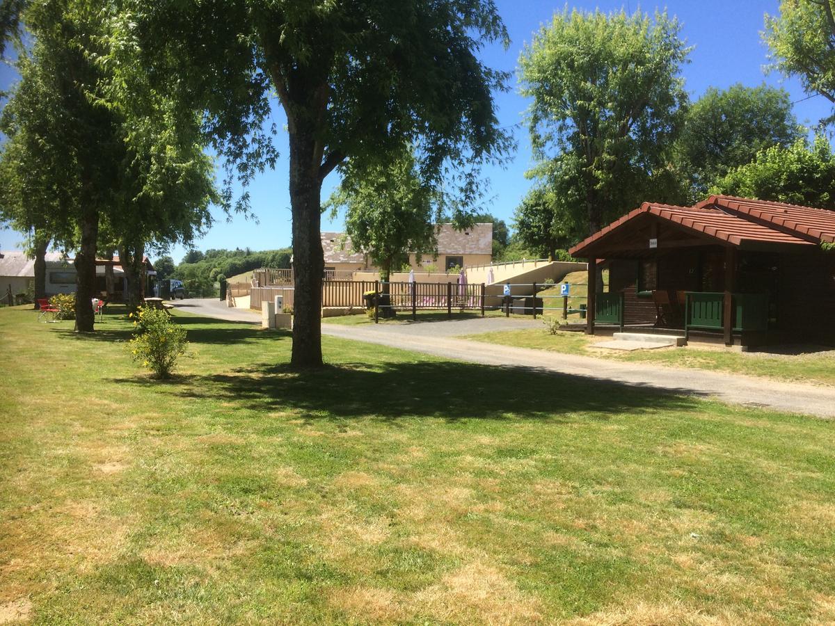 Camping Les Etoiles Saint-Sornin-Lavolps Exterior photo